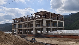 İnşaattan düşen işçi ağır yaralandı 