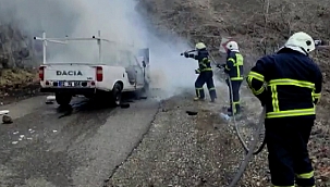 Kamyonet hurda yığınına döndü