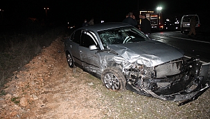 Kamyonet ile otomobil çarpıştı: 8 yaralı