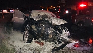 Kaza yapan araç alev aldı!