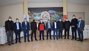 Kızılay'dan Akçadağ'da esnafa gıda yardımı