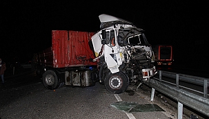 Kontrolden çıkan tır yolu trafiğe kapattı