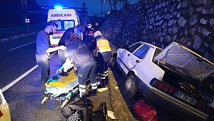 Levhaya çarparak durdu: 3 yaralı