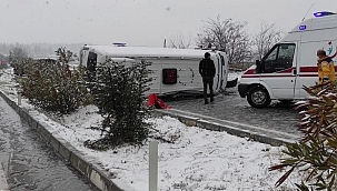 Minibüs devrildi: 4 kişi yaralandı!