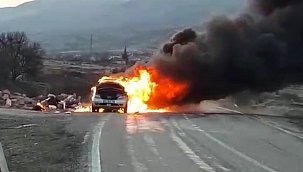 Otomobil alev alev yandı!