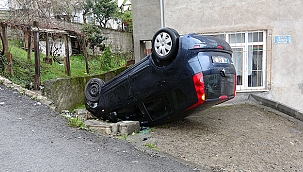 Otomobil evin bahçesine uçtu