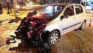 Otomobil itfaiye aracına çarptı!