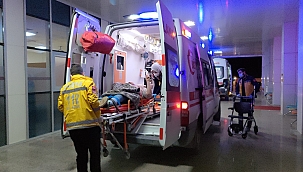 Otomobil kafa kafaya çarpıştı: 3 yaralı