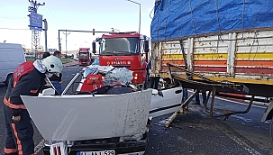 Otomobil kamyona arkadan çarptı: 4 yaralı 