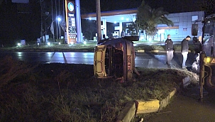 Otomobiller kafa kafaya çarpıştı 