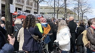 Paris'te maske ve aşı karşıtı protesto 