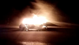 Park halindeki araç alev alev yandı 