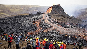 Patlayan volkanın önünde maç!