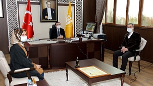 Rektör Kızılay'dan başarılı öğrenciye tebrik 