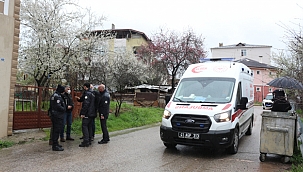 Sokakta bıçaklı kavga: 3 yaralı