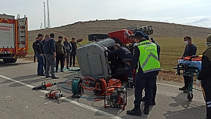 Traktör devrildi: 1 ağır yaralı 