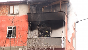 Yangında ev küle döndü: 2 yaralı