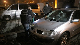 3. kattan otomobilin üzerine düştü 