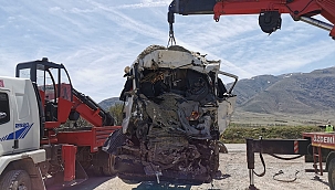 Afyonkarahisar'da feci kaza: 2 ölü 