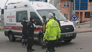 Ambulans ile motosiklet çarpıştı 