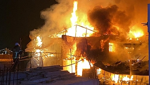 Antika dükkanında büyük yangın!