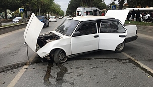 Aydın'da otomobil refüje çarptı: 4 yaralı 