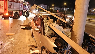 Bariyerlere ok gibi saplandı: 2 yaralı