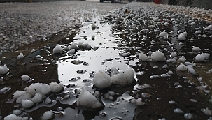 Ceviz büyüklüğünde dolu yağdı