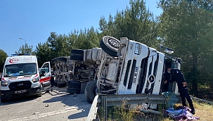 Çimento yüklü tır yan yattı: 1 yaralı
