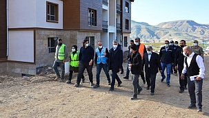 Deprem konutlarının yapımı sürüyor