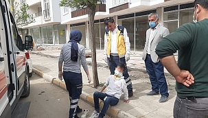 Devrilen motosikletteki 2 kişi yaralandı 