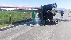 Devrilen traktörün sürücüsü yaralandı 