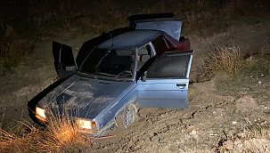 Dur ihtarına uymadı tarlaya uçtu!