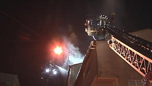 Esenler'de iki binada çatı yangı