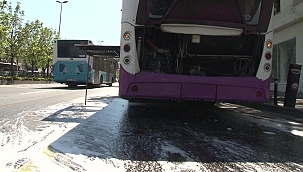 Fatih'te korkutan otobüs yangını 