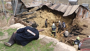 Film seyreder gibi yangını izledi