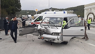 Hafif ticari araç cipe arkadan çarptı 