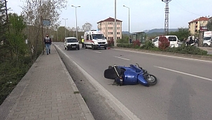 Hafif ticari araç motosiklete çarptı 