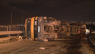 Hurda yüklü tır devrildi: 1 yaralı