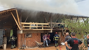 İki katlı samanlık alev alev yandı 