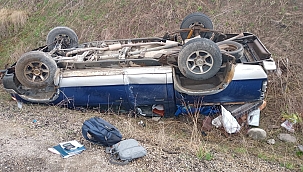 Kamyonet şarampole uçtu!