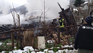 Kastamonu'da ahşap evde yangın! 