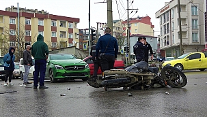 Kavşakta çarpıştılar: 2 yaralı