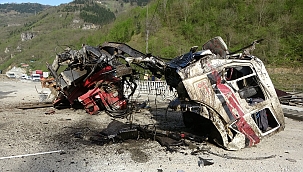 Kaza sonrası ortalık savaş alanına döndü 