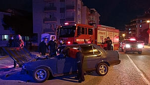 Kaza yapan araç alev aldı!