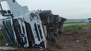 Konteyner yüklü tır devrildi: 1 yaralı