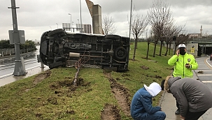 Kontrolden çıkan araç yan yattı! 