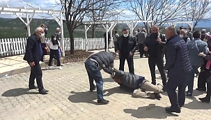 Köylüler ile muhtar tekme tokat kavga etti 