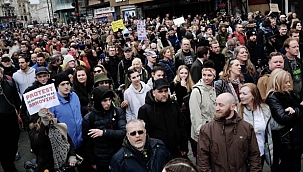 Londra'da aşı pasaportu protesto edildi 