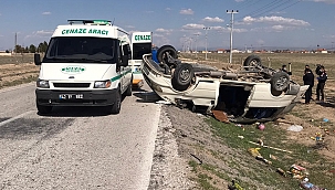 Minibüs devrildi: 2 ölü 6 yaralı